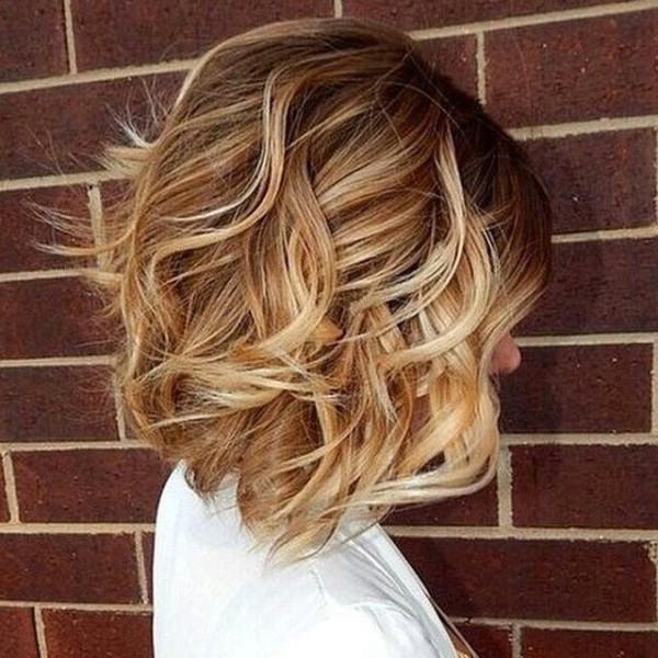 These 30 medium length hairstyles for women are so pretty, you’ll fall in love with them all. There are styles for thick hair, with bangs and without, curly hair, for work or for the weekend. Most of these are fairly easy to achieve. Just show your stylist a picture of the medium length hairstyle of your dreams and let her/him work their magic. There’s one with blond highlights and cut shoulder length that I have my eye on.